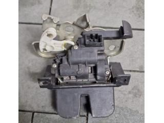 bontott SKODA SUPERB II Csomagtérajtó Zárszerkezet