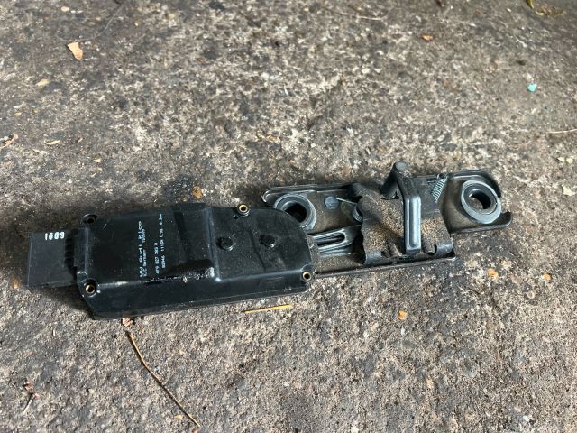 bontott SKODA SUPERB II Csomagtérajtó Zárszerkezet