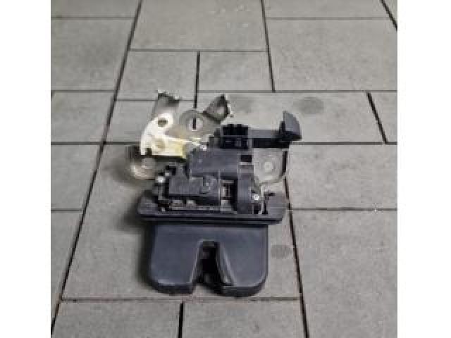 bontott SKODA SUPERB II Csomagtérajtó Zárszerkezet