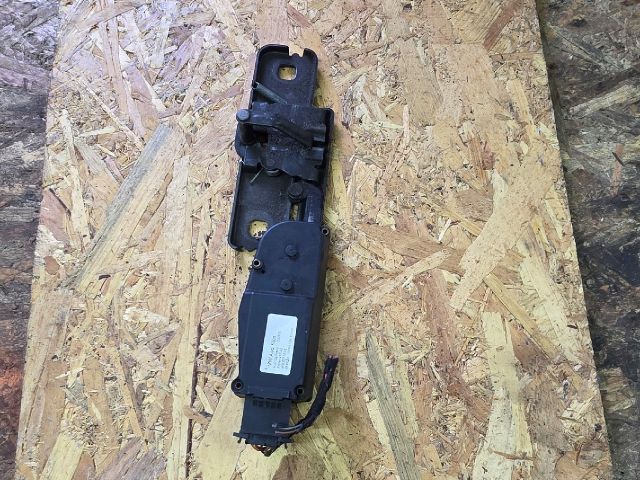 bontott SKODA SUPERB II Csomagtérajtó Zárszerkezet