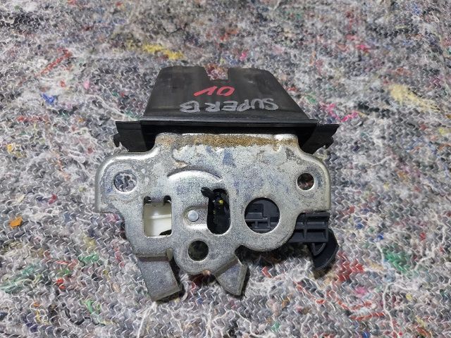 bontott SKODA SUPERB II Csomagtérajtó Zárszerkezet