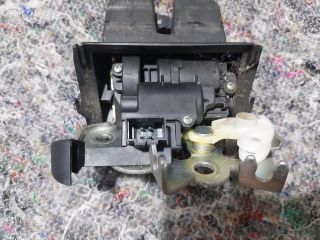 bontott SKODA SUPERB II Csomagtérajtó Zárszerkezet