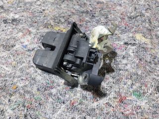 bontott SKODA SUPERB II Csomagtérajtó Zárszerkezet