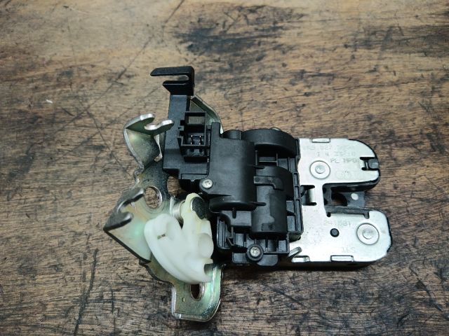 bontott SKODA SUPERB II Csomagtérajtó Zárszerkezet