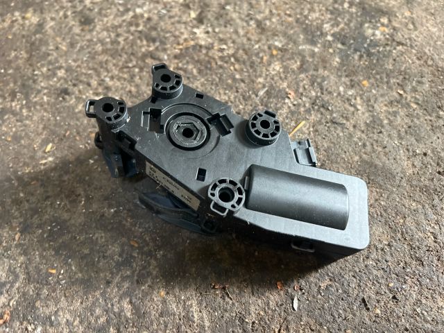 bontott SKODA SUPERB II Csomagtérajtó Zárszerkezet