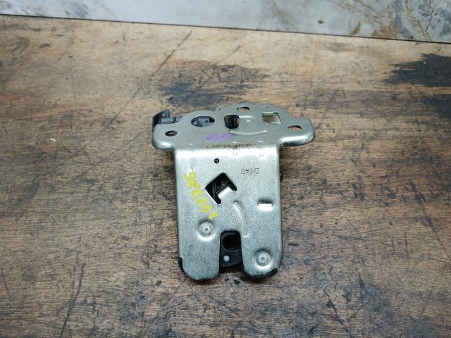 bontott SKODA SUPERB II Csomagtérajtó Zárszerkezet