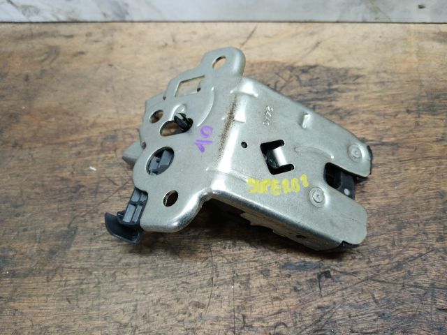 bontott SKODA SUPERB II Csomagtérajtó Zárszerkezet