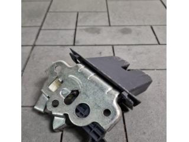 bontott SKODA SUPERB II Csomagtérajtó Zárszerkezet