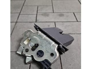 bontott SKODA SUPERB II Csomagtérajtó Zárszerkezet