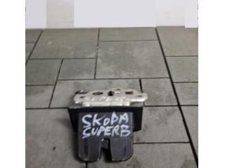 bontott SKODA SUPERB II Csomagtérajtó Zárszerkezet