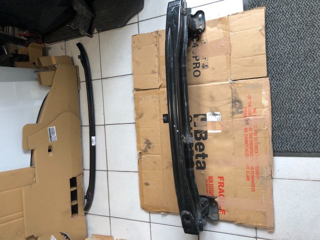 bontott SKODA SUPERB II Első Lökhárító Merevítő (Fém)