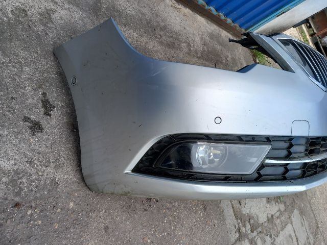 bontott SKODA SUPERB II Első Lökhárító (Részeivel)