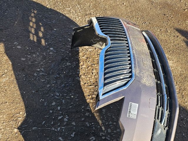 bontott SKODA SUPERB II Első Lökhárító (Részeivel)