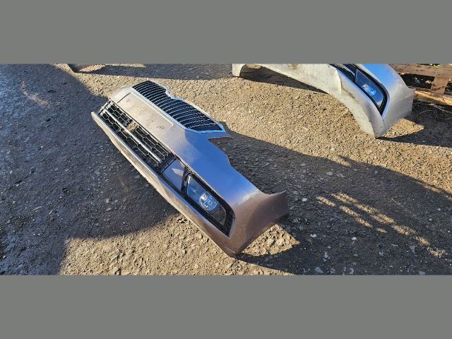 bontott SKODA SUPERB II Első Lökhárító (Részeivel)