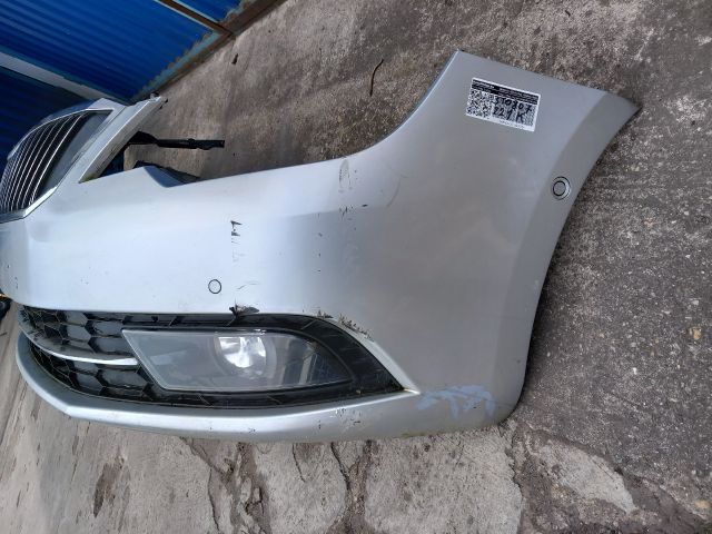 bontott SKODA SUPERB II Első Lökhárító (Részeivel)