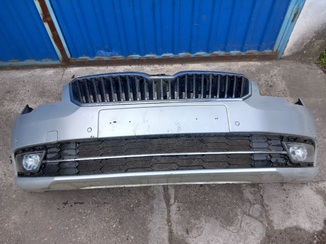 bontott SKODA SUPERB II Első Lökhárító (Részeivel)