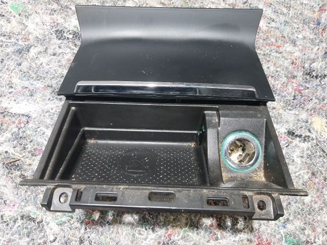 bontott SKODA SUPERB II Első Tároló Rekesz