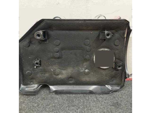 bontott SKODA SUPERB II Felső Hűtőburkolat