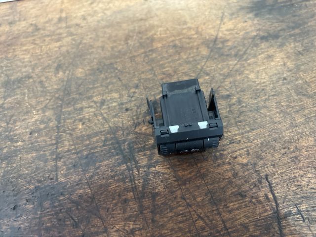 bontott SKODA SUPERB II Fényszórómagasság Állító Kapcsoló