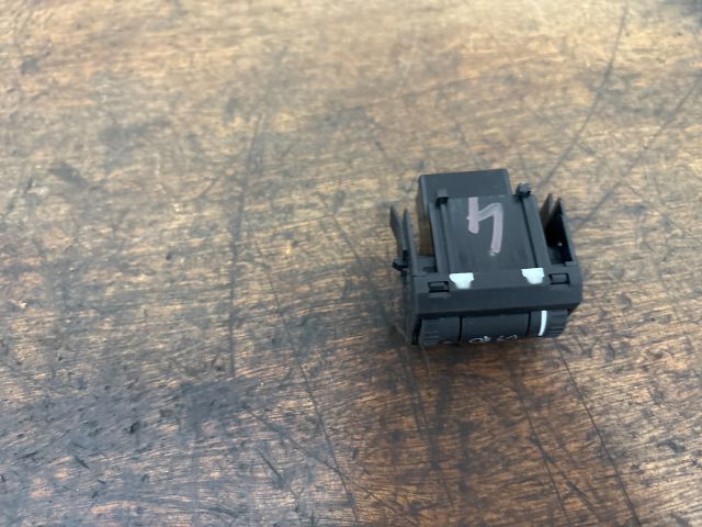 bontott SKODA SUPERB II Fényszórómagasság Állító Kapcsoló