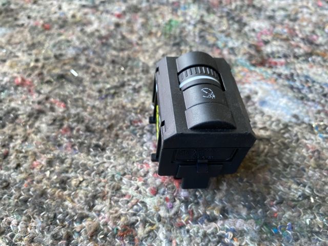 bontott SKODA SUPERB II Fényszórómagasság Állító Kapcsoló