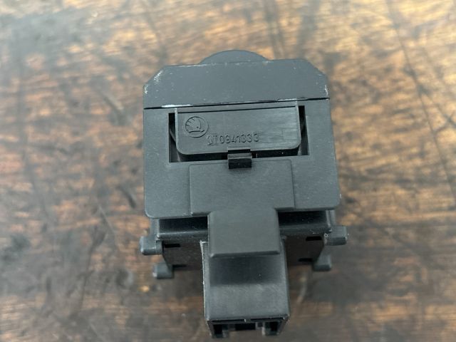 bontott SKODA SUPERB II Fényszórómagasság Állító Kapcsoló