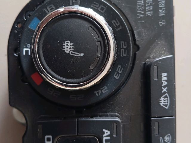 bontott SKODA SUPERB II Fűtéskapcsoló (digit klímás)