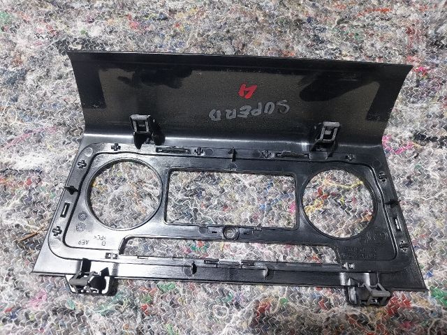 bontott SKODA SUPERB II Fűtéskapcsoló Keret