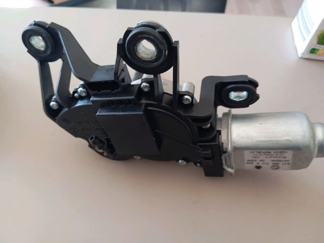 bontott SKODA SUPERB II Hátsó Ablaktörlő Motor