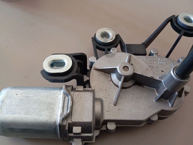 bontott SKODA SUPERB II Hátsó Ablaktörlő Motor