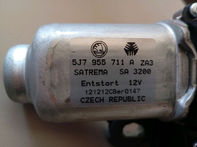 bontott SKODA SUPERB II Hátsó Ablaktörlő Motor