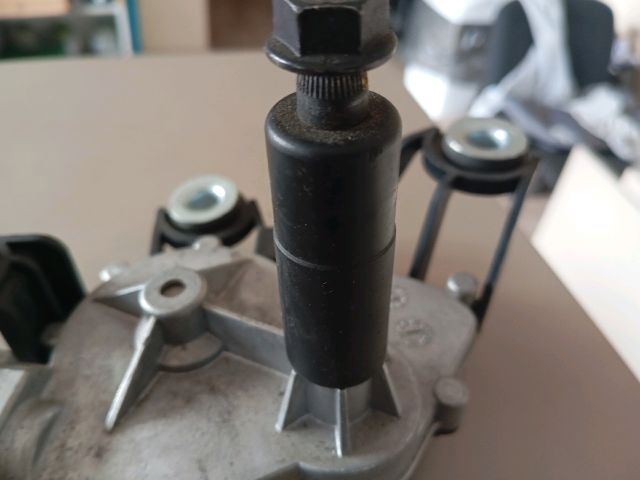 bontott SKODA SUPERB II Hátsó Ablaktörlő Motor