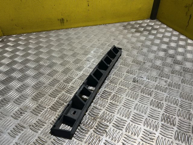 bontott SKODA SUPERB II Hátsó középső Lökhárító Tartó (Műanyag)