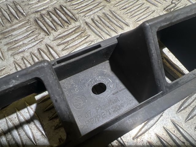 bontott SKODA SUPERB II Hátsó középső Lökhárító Tartó (Műanyag)