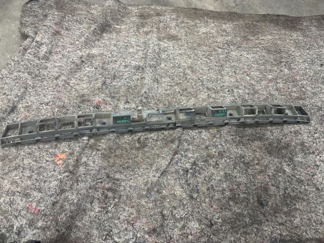 bontott SKODA SUPERB II Hátsó középső Lökhárító Tartó (Műanyag)