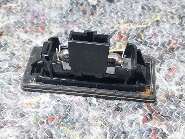 bontott SKODA SUPERB II Hátsó Rendszámtábla Világítás