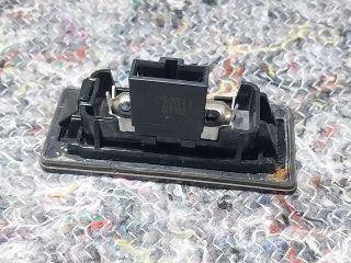 bontott SKODA SUPERB II Hátsó Rendszámtábla Világítás