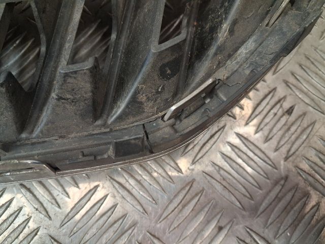 bontott SKODA SUPERB II Hűtőrács