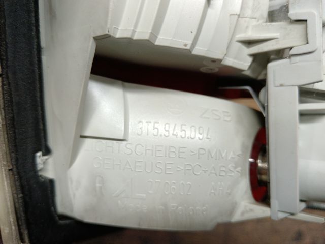 bontott SKODA SUPERB II Jobb Belső Hátsó Lámpa
