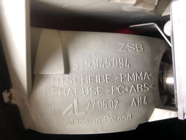 bontott SKODA SUPERB II Jobb Belső Hátsó Lámpa