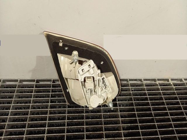 bontott SKODA SUPERB II Jobb Belső Hátsó Lámpa