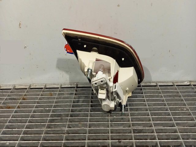 bontott SKODA SUPERB II Jobb Belső Hátsó Lámpa