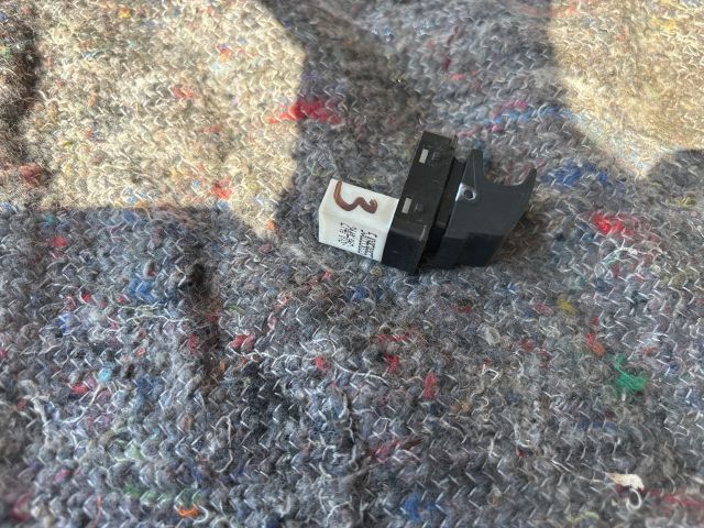 bontott SKODA SUPERB II Jobb első Ablakemelő Kapcsoló