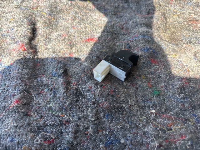 bontott SKODA SUPERB II Jobb első Ablakemelő Kapcsoló