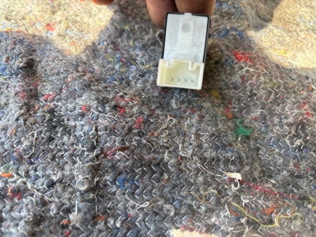 bontott SKODA SUPERB II Jobb első Ablakemelő Kapcsoló