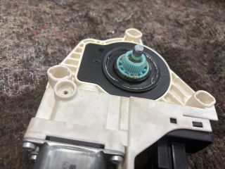 bontott SKODA SUPERB II Jobb első Ablakemelő Motor