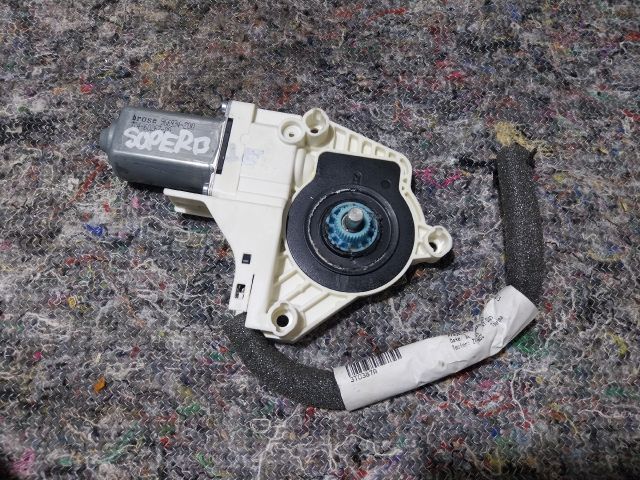 bontott SKODA SUPERB II Jobb első Ablakemelő Motor