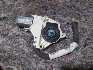 bontott SKODA SUPERB II Jobb első Ablakemelő Motor