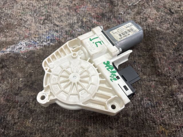 bontott SKODA SUPERB II Jobb első Ablakemelő Motor