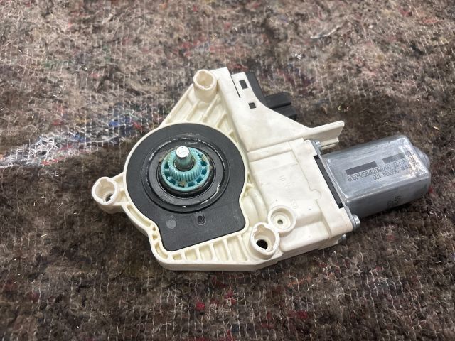 bontott SKODA SUPERB II Jobb első Ablakemelő Motor